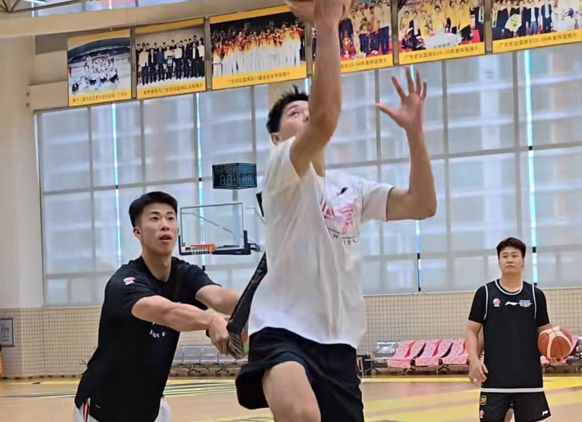 秋组合, 还是用周鹏